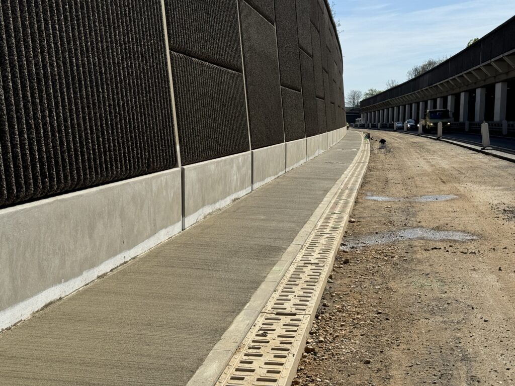 Fertige Betonfläche im Außenbereich von Stern Bau