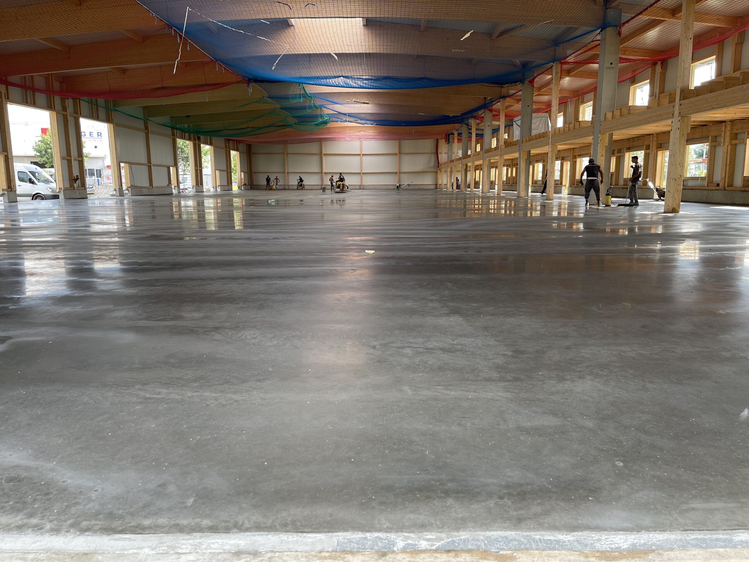 Großflächiger Industrieboden in einer Halle von Stern Bau